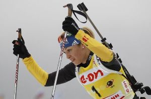 Magdalena Neuner läuft beim Verfolgungsrennen auf Platz zwei. Foto: AP