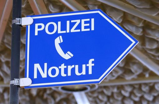 Die Polizei ermittelte  den Inhaber der Rufnummer. Foto: IMAGO/Maximilian Koch/IMAGO/Maximilian Koch