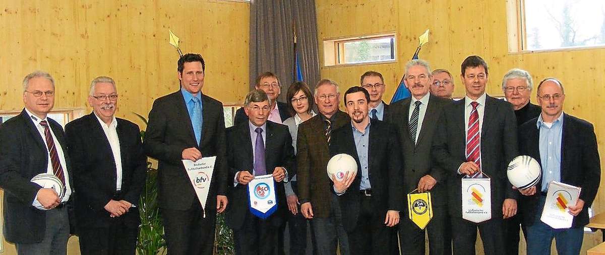 Die Gründungsväter des Pamina-Fußball-Ausschusses kamen am 25. Januar 2011 im französischen Lauterbourg zusammen, um die Vereinigung ins Leben zu rufen.Fotos: Pamina Foto: Schwarzwälder Bote