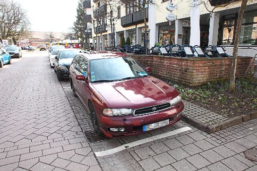 Der Gemeinderat befasst sich in seiner nächsten Sitzung mit der Streichung von fünf Parkplätzen entlang der Friedrichstraße auf Höhe des Wohnpark Kreuz.  Foto: Reutter Foto: Schwarzwälder-Bote