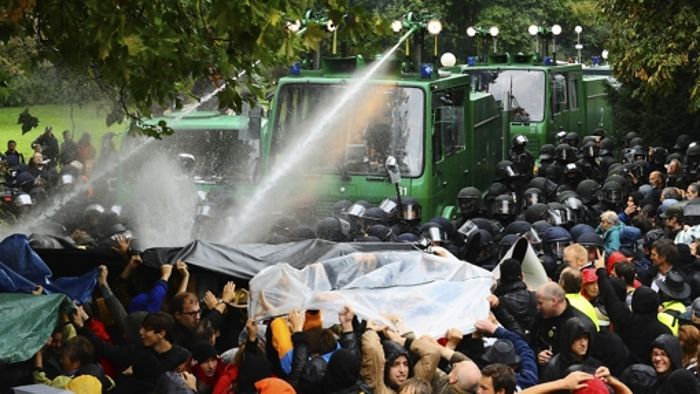 Wasserwerfereinsatz: Strafen gegen Polizisten wohl Ende März
