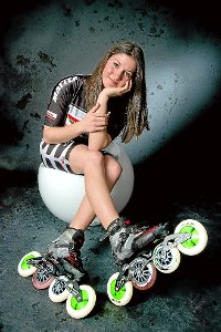 Lisa Fritz ist auf ihren Inlineskates schnell unterwegs. Die 16-jährige Schülerin aus Walddorf startet ab Juni wieder beim Weltcup.  Foto: Fritsch