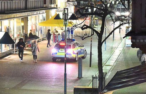 Die Polizei sucht am Freitagabend in der Schramberger Fußgängerzone  eine vermisste 82-Jährige. Diese kommt später von selbst wieder nach Hause. Foto: Wegner