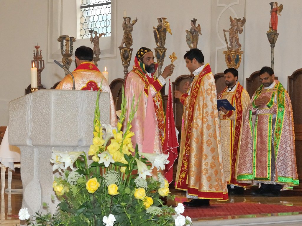 Bischof Antonius aus Kerala, Indien, zelebrierte ein Pontifikal-Konventsamt in der Horber Stiftskirche. Foto: Morlok