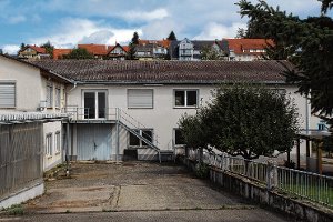 Das Prausegebäude der früheren Wäschefabrik soll zu einem Flüchtlingsheim umgebaut werden.  Foto: Bächle Foto: Schwarzwälder-Bote