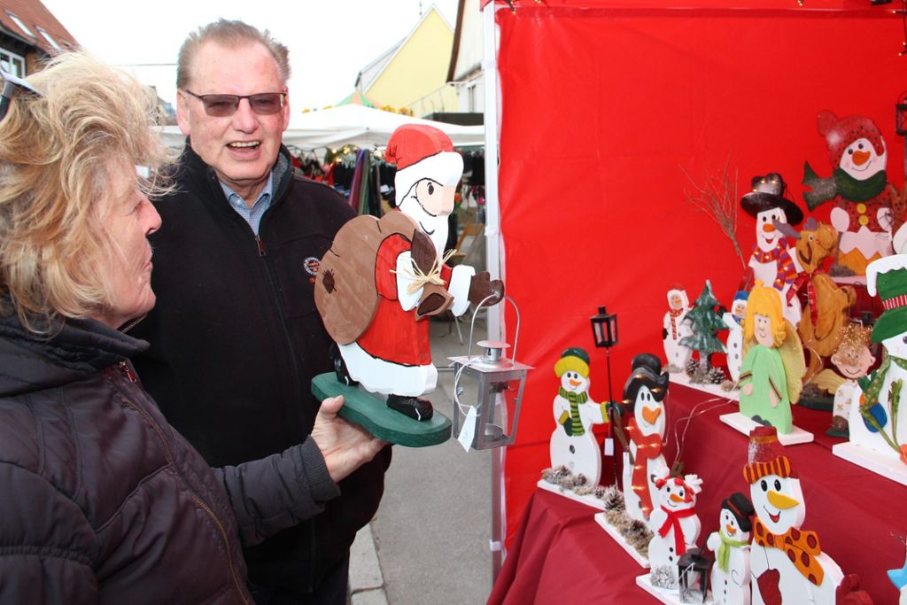 Das vielseitige Angebot der mehr als 100 Stände hat auch dieses Jahr zahlreiche Besucher auf den Weihnachtsmarkt nach Bisingen gelockt.