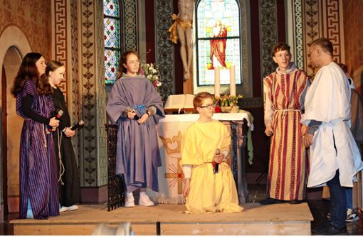 Eine neunköpfige Spielschar führte am Ostermontag in der Johanneskirche ein Anspiel über den ungläubigen Thomas auf. Foto: Köncke
