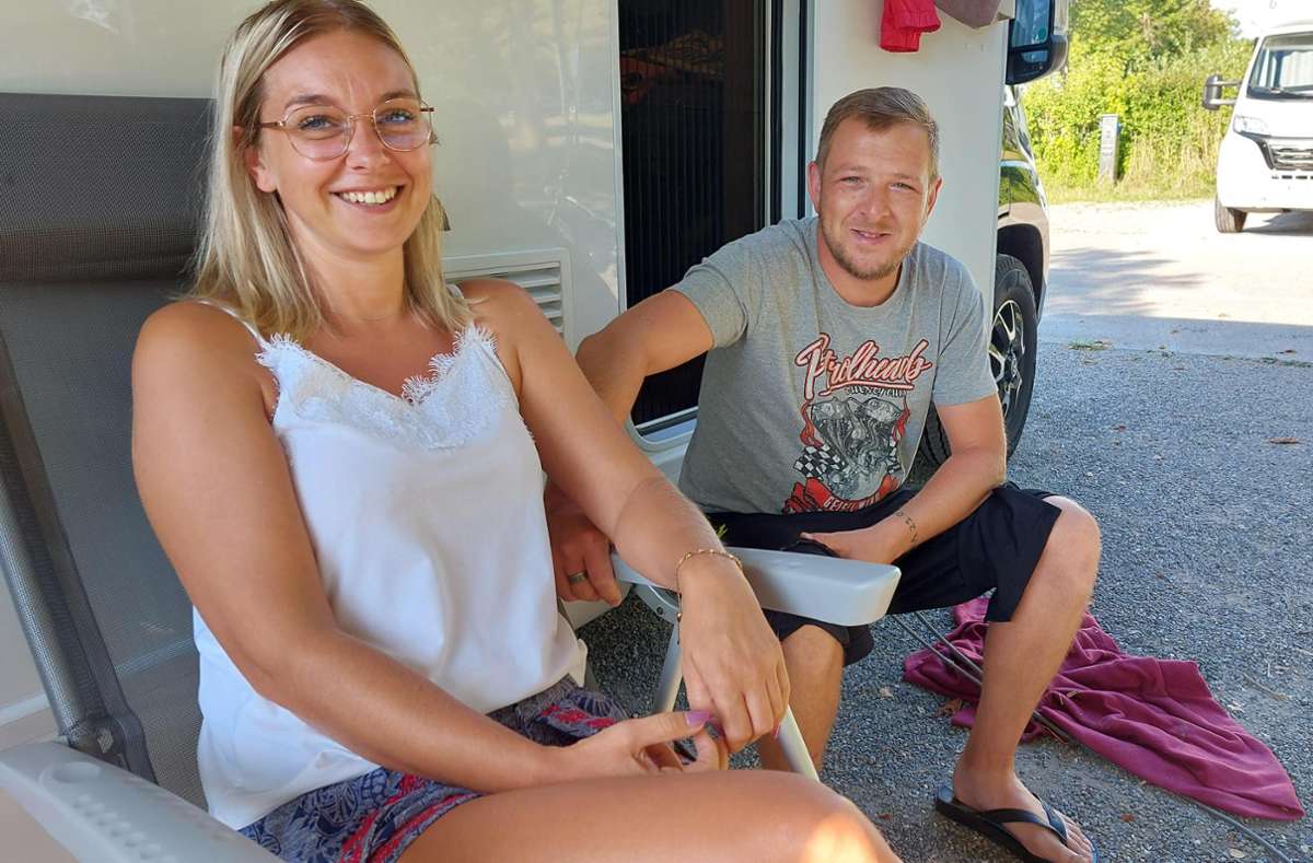 Anna Scheffler und Tim Moosdorf fuhren spontan von der Autobahn ab, um den Rottweiler Test-Turm zu besichtigen. Quelle: Unbekannt