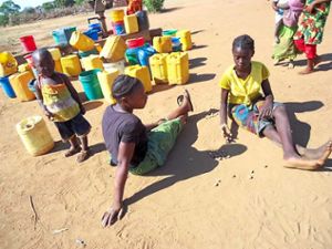 Der Bau eines Brunnens im Dorf Kapiri ist ein Projekt, das der Verein Malawi – Zukunft für Kinder noch dieses Jahr umsetzen will. Bisher müssen Frauen und Kinder ins vier Kilometer entfernte Nachbardorf laufen, um an sauberes Wasser zu kommen. Foto: Privat Foto: Schwarzwälder Bote