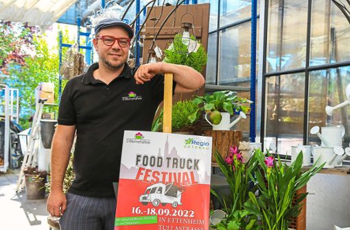Daniel Siefert, Inhaber von Blumen Kiesel, veranstaltet am kommenden Wochenende das zweite Ettenheimer Food-Truck-Festival in der Tullastraße. Zusätzlich lädt die Stadt zu einem verkaufsoffenen Sonntag ein. Foto: Decoux