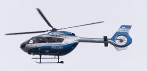 Ein Helikopter der Polizei half bei der Suche. (Symbolbild) Foto: Heidepriem