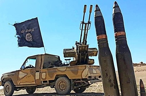 Bilder einer dschihadistischen Facebookseite: Über dem Jeep weht die Kriegsflagge der ISIL. Foto: StN
