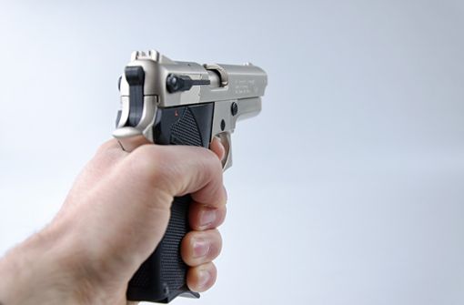 Der Mann hielt eine Pistole in der Hand, die täuschend echt aussah. (Symbolbild) Foto: pixabay