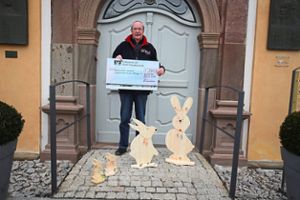 Martin Schneiderhan konnte   2301,30 Euro an den Förderverein für krebskranke Kinder Tübingen überweisen. Foto: Tischbein Foto: Schwarzwälder Bote