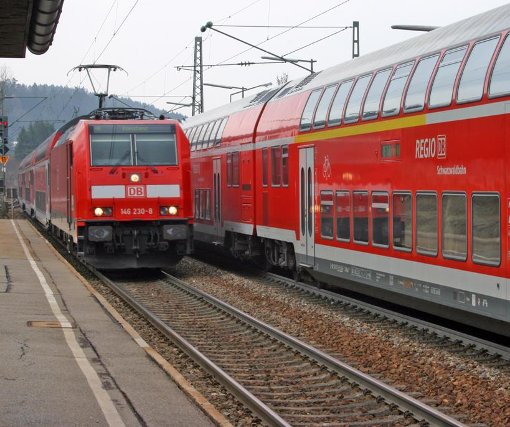 Die Regionalzüge der Schwarzwaldbahn treffen sich regelmäßig in St. Georgen, am höchsten Bahnhof der Strecke. Foto: Vaas