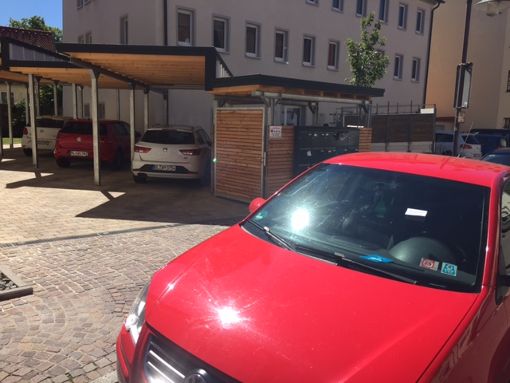 Immer wieder zugeparkt: Der Ärger um die Carport-Einfahrt in der Ölbergstraße 23 will einfach nicht aufhören. Foto: nil
