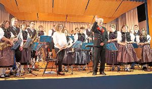 Ehrendirigent Wolfgang Kunzelmann sagte dem Musikverein Unterkirnach mit seinem 14. Jahreskonzert Adieu. Foto: Schlenker Foto: Schwarzwälder-Bote