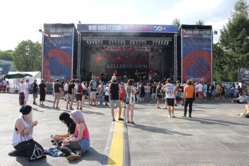 Bei strahlenden Sonnenschein und besten Festivalwetter feierten die Besucher des Mini-Rock-Festivals ihre Lieblingsbands.