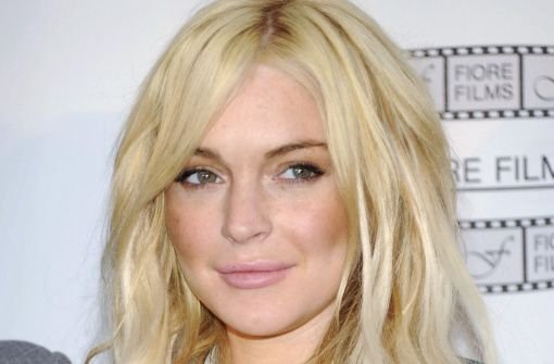 Ihren 25. Geburtstag darf Lindsay Lohan ohne elektronische Fußfessel feiern. Trotzdem wäre es vermutlich besser, sie würde bei der Party allzu exzessiven Alkoholkonsum vermeiden. Foto: AP