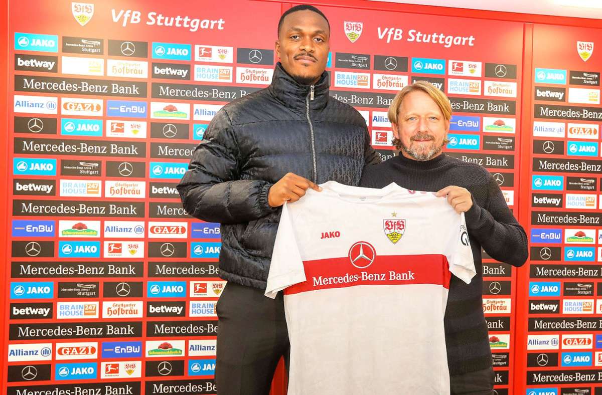 Ein ehemaliger Schwarz-Gelber in Weiß-Rot: Dan-Axel Zagadou (li.) mit VfB-Sportchef Sven Mislintat Foto: VfB