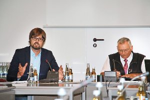 Der neue Leiter des Schwarzwaldgymnasiums Triberg stellt sich auf Einladung von Bürgermeister Gallus Strobel dem Gemeinderat vor. Foto: Kommert Foto: Schwarzwälder-Bote
