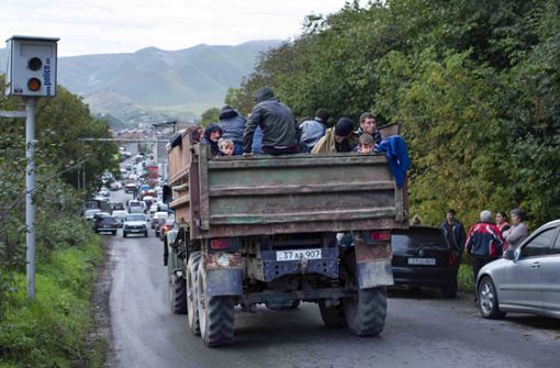 Armenier fliehen aus Bergkarabach. Foto: dpa/Gayane Yenokyan