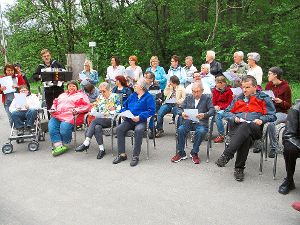 Höhepunkt des Lebenshilfe-Gartenfestes war der Auftritt der Singgruppe gemeinsam mit dem Popchor Calw-Stammheim.  Foto: Salamon Foto: Schwarzwälder-Bote
