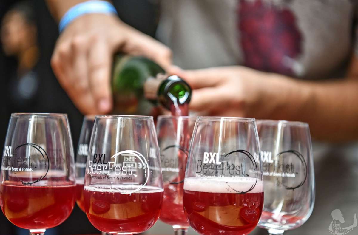 Beim BXL Beerfest 22  können die Besucher die unterschiedlichsten Biersorten probieren. Manche Biere  erinnern nicht nur geschmacklich an Champagner. Foto: Miguel Rivas/The Beer Trekker