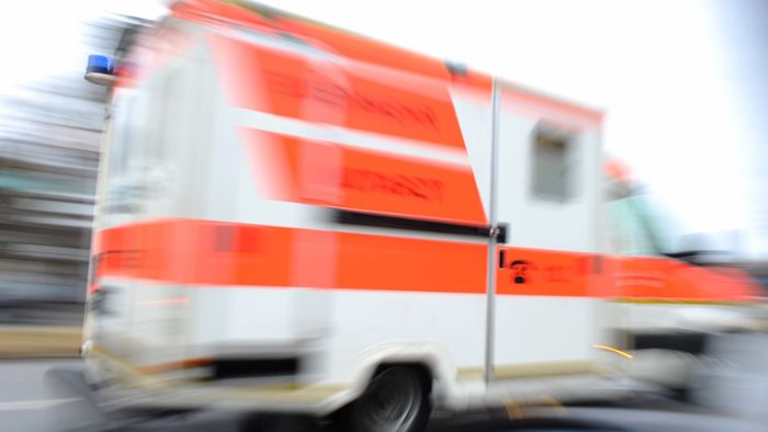 Smart-Fahrerin bei Unfall in Glatten schwer verletzt