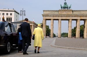 Queen Elizabeth II. hat sich am Freitagvormittag von Berlin verabschiedet. Foto: dpa
