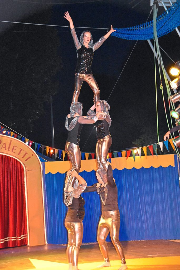 Die Akrobaten von Black Magic waren  perfekt aufeinander abgestimmt und  zeigten dem Publikum  faszinierende Hebefiguren. Fotos: Göpfert