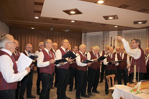 Singen ist keine Frage des Alters wie die Chorgemeinschaft Dreiklang unter Beweis stellt.   Foto: Bächle Foto: Schwarzwälder Bote