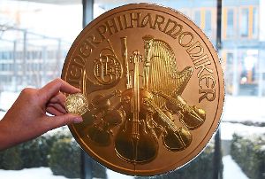 Europas größte Goldmünze, der 31 Kilogramm schwere Big Phil, kommt nach Balingen. Foto: Privat Foto: Schwarzwälder-Bote