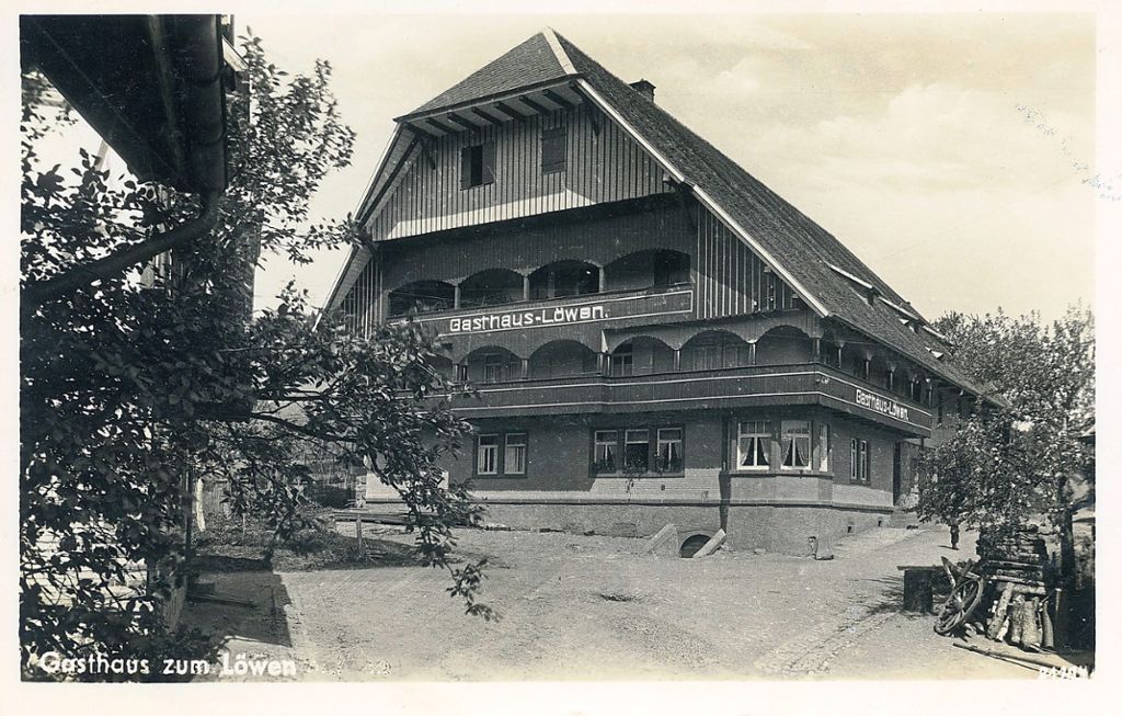 Das Gebäude in der Löwenstraße prägt das Ortsbild. Fotos: Martin/Sammlung Carsten Kohlmann/Wöhrle