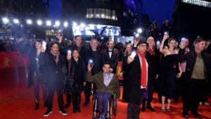 Filmschaffende haben zu Beginn der Berlinale ein Zeichen für Demokratie gesetzt. Foto: dpa/Gerald Matzka