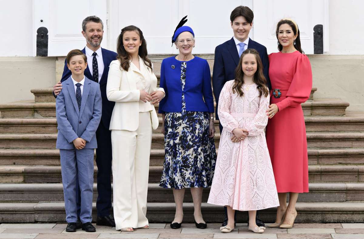 Dänemark Königin Margrethe (Mitte) mit Frederik und Mary und deren Familie. Prinz Christian (zweiter von rechts) geht in Herlufsholm zur Schule. Foto: Philip Davali/Ritzau Scanpix/AP/dpa