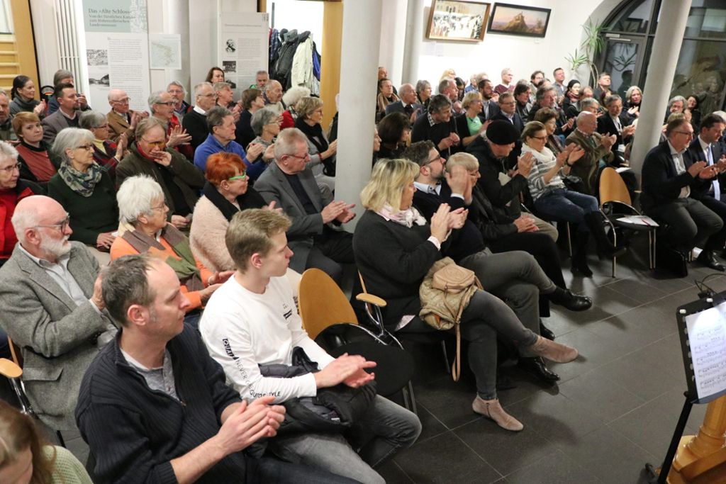 Viele Besucher sind ins Hohenzollerische Landesmuseum zur Eröffnung der Ausstellung über Georg Elser  gekommen.  Fotos: Kauffmann Foto: Schwarzwälder Bote