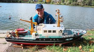 Norbert Schuler, stellvertretender Vorsitzender, mit seinem Vermessungsschiff.Foto: Zährl Foto: Schwarzwälder Bote