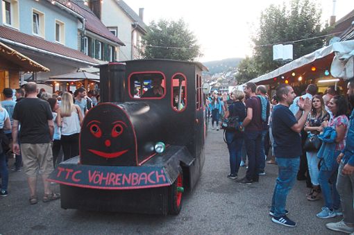 Gleichermaßen beliebt bei Jung und Alt ist das Stadtfest-Bähnle des TTC.  Foto: Heimpel