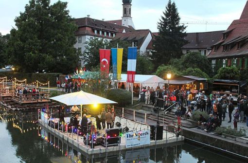 Die Showinsel auf dem Neckarfest war ein begehrter Anlaufpunkt für Musikliebhaber. (Archivfoto) Foto: Baum