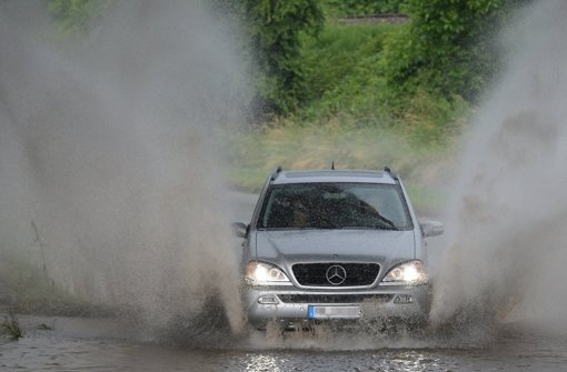 Der Deutsche Wetterdienst warnt vor Unwettern mit Starkregen, Hagel und Überflutungen. Foto: dpa