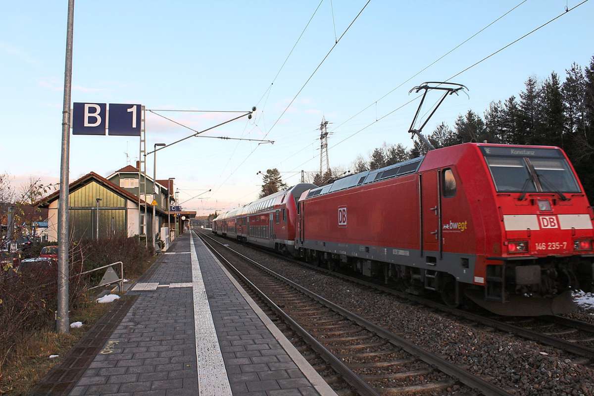 Die Schwarzwaldbahn verkehrt bereits stündlich. Sollte der Ringzug nach St. Georgen kommen, könnte der Landkreis zur Kasse gebeten werden. Foto: Ginter