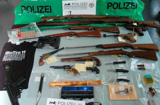 Die von der Polizei sichergestellten Waffen. Foto: Polizei