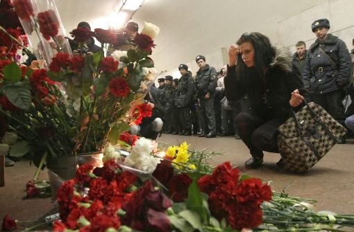 Ein Blumenmeer in der Moskauer Metro - hier ließen 39 Menschen ihr Leben.  Foto: dpa