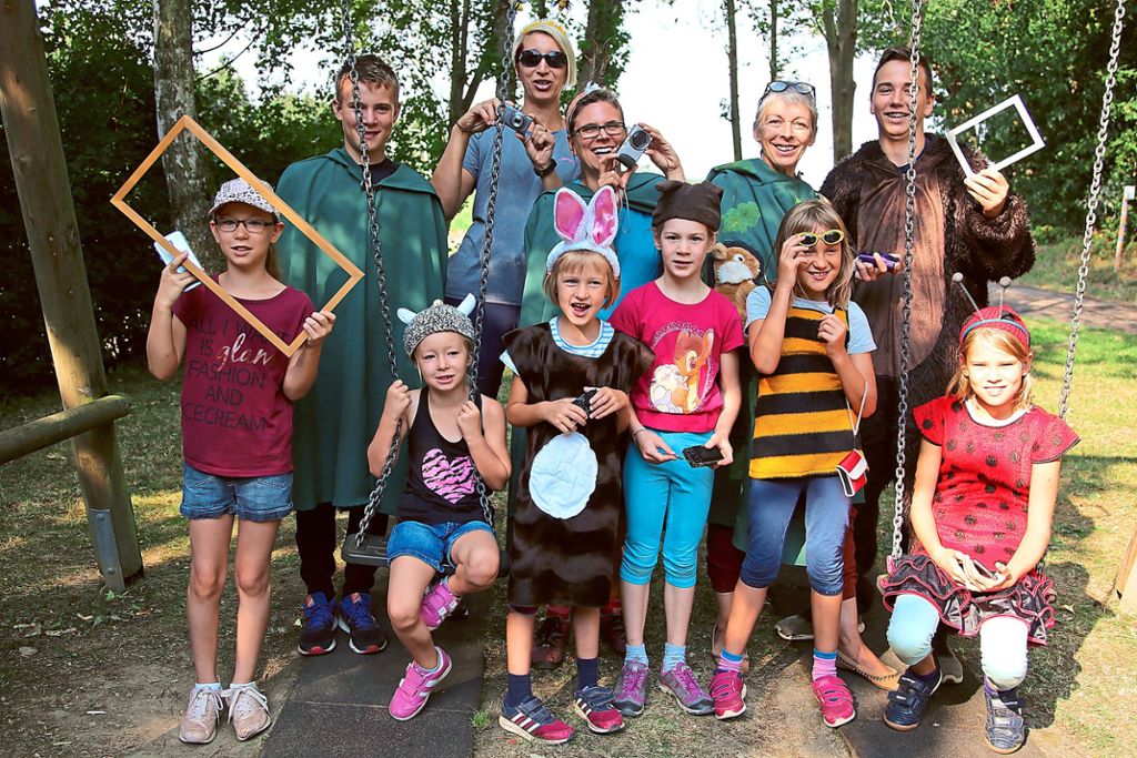Unterwegs in Hau und Holzwiese waren Ahldorfer Kinder anlässlich des Ferienprogramms, um die besten Fotomotive zu entdecken. Foto: Tischbein Foto: Schwarzwälder Bote