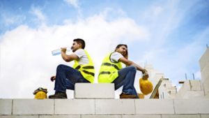 IG Bau fordert  Sonnenmilch-Flatrate für Bauarbeiter