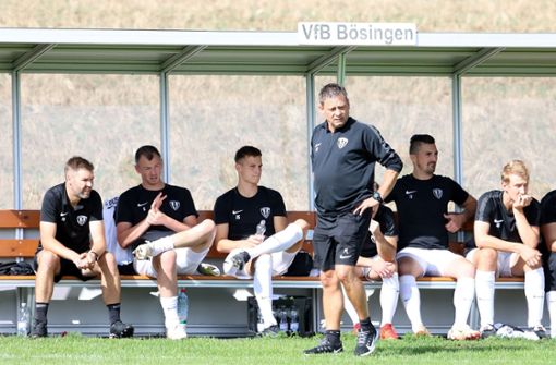Peter Leopold, Trainer des VfB Bösingen, hofft, ass seine Mannschaft aus Deckenpfronn Punkte mitnimmt. Foto: Jürgen Schleeh