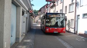 Wenn Linienbusse die Bergstraße befahren, wird’s besonders eng. Für die Anwohner mehr als bedenklich.  Archivfoto: Bea Foto: Schwarzwälder Bote