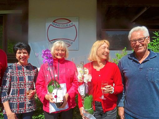 Siegerehrung Damen 60 (von links): Gerlinde Weiß, Siegerin Iris Schneider, Zweitplatzierte Dagmar Keiser. Foto: Schwarzwälder Bote