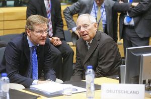 Keine Entscheidung: Der belgische Finanzminister Johan Van Overtveldt spricht mit seinem deutschen Amtskollegen Wolfgang Schäuble. Foto: dpa